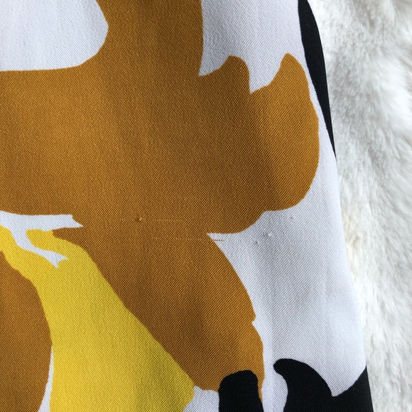 Sleeveless Yellow and Black Floral Dress - Picture 6 of 7